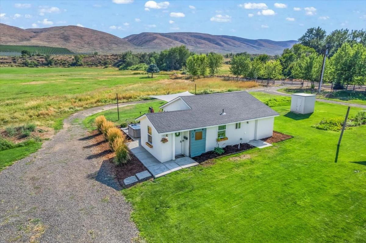 The Ahtanum Cottage - New Hot Tub And Great Views! Yakima Bagian luar foto